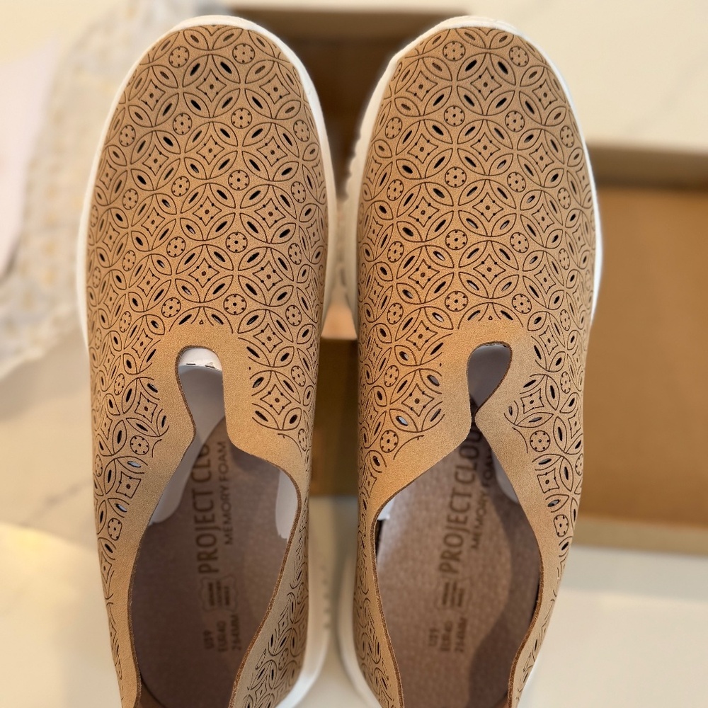 Project Cloud Womens Memory Foam loafer, slip-on, Tan Size 9 Style Orchid A NIB